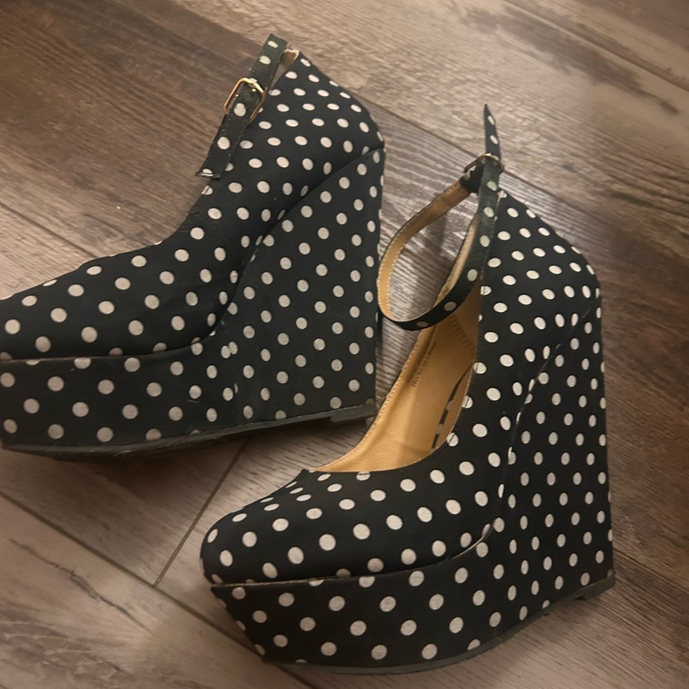 Black and white polka dot wedge